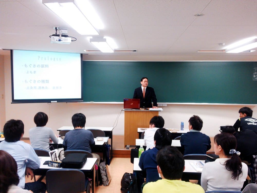 もぐさの製造に関する講演風景-関西医療学園専門学校様_2013