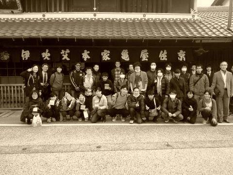 もぐさ工場見学-京都仏眼鍼灸理療専門学校様_2013集合写真