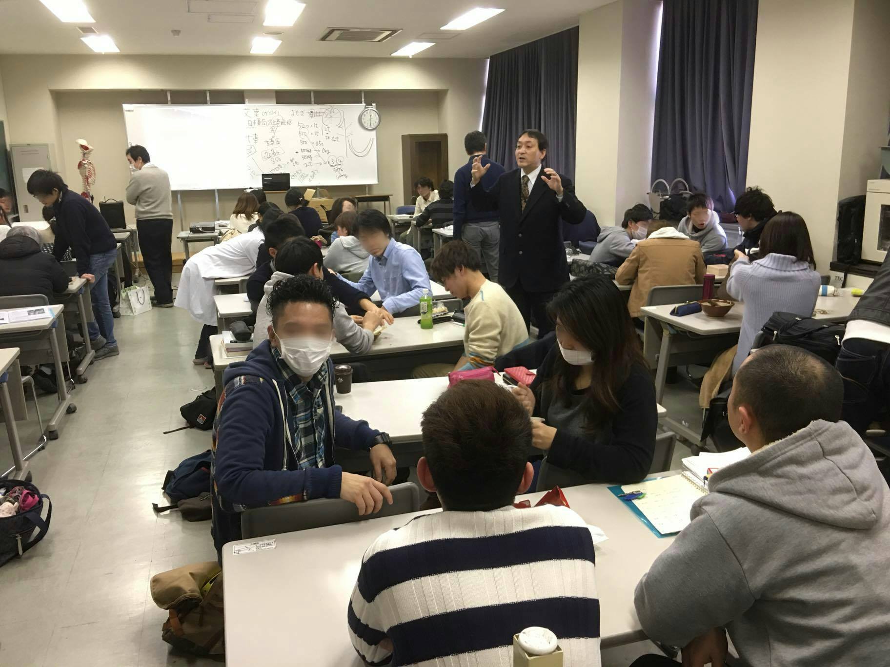 もぐさの製造に関する講演風景-大阪行岡医療専門学校長柄校様_2016