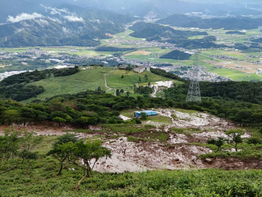 伊吹山の麓からの登山は御遠慮ください