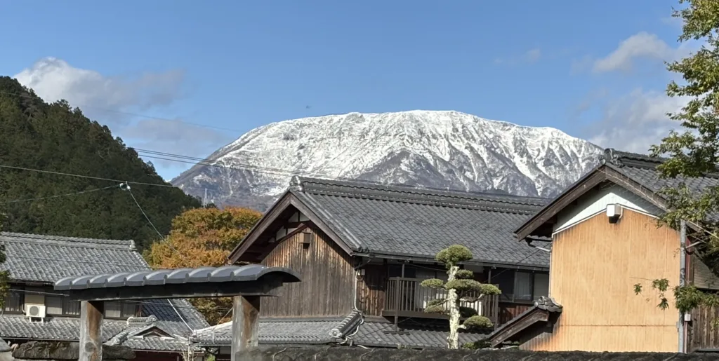伊吹山初冠雪_20251119